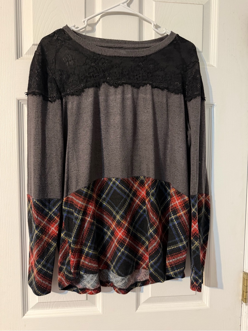 Women’s Maurice’s Long Sleeve Knit Top w/ Black Lace & Plaid Hem Size Large